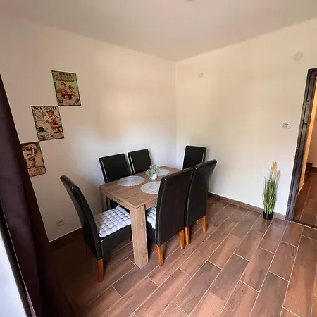 Konukevi Zomi Vendeghaz 3*