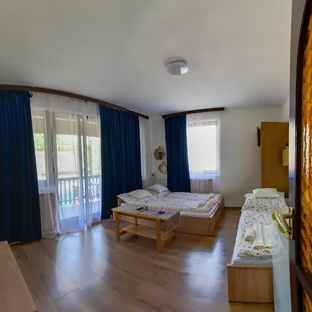 Konukevi Zomi Vendeghaz 3*