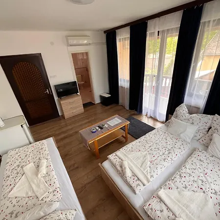 Zomi Vendeghaz בית הארחה 3*