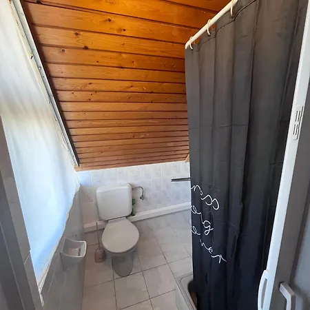 Konukevi Zomi Vendeghaz 3*